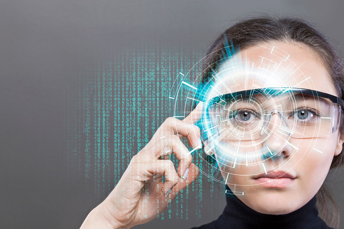 Een programmeur met een AR/VR-bril