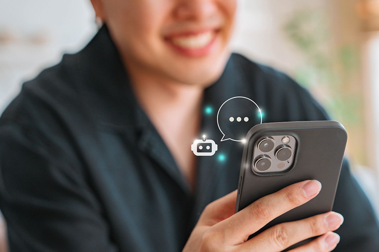 Digitaler KI-Chatbot, Glücklicher Mann nutzt Smartphone mit KI-Chatbot für Online-Informationen