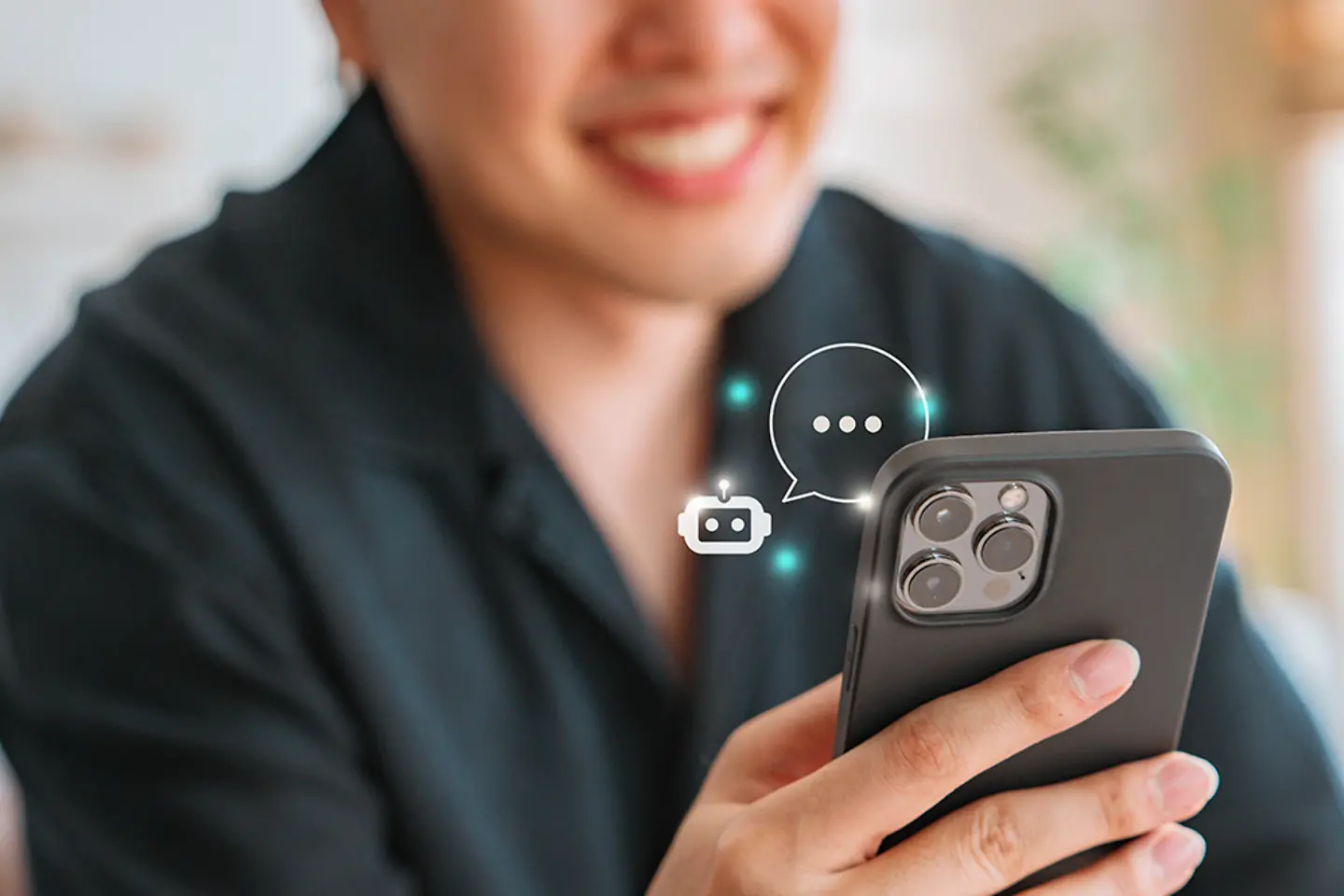 Chatbot d’IA numérique, Un homme heureux utilise un smartphone avec un chatbot IA pour obtenir des informations en ligne