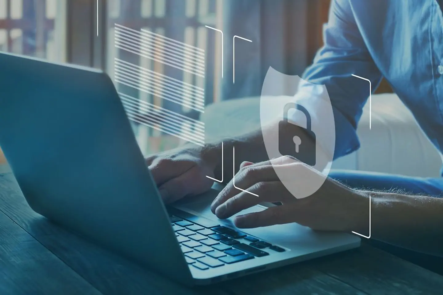 Cyber-Sicherheitshologramm über Laptop