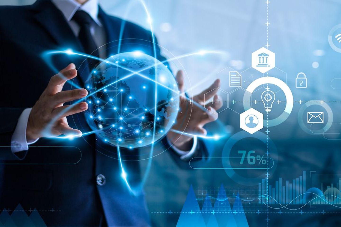Hombre de negocios que posee una red de datos global y analiza los datos de ventas y el crecimiento económico.