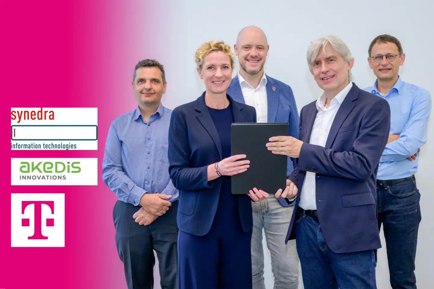 Representantes de Telekom, synedra y akedis