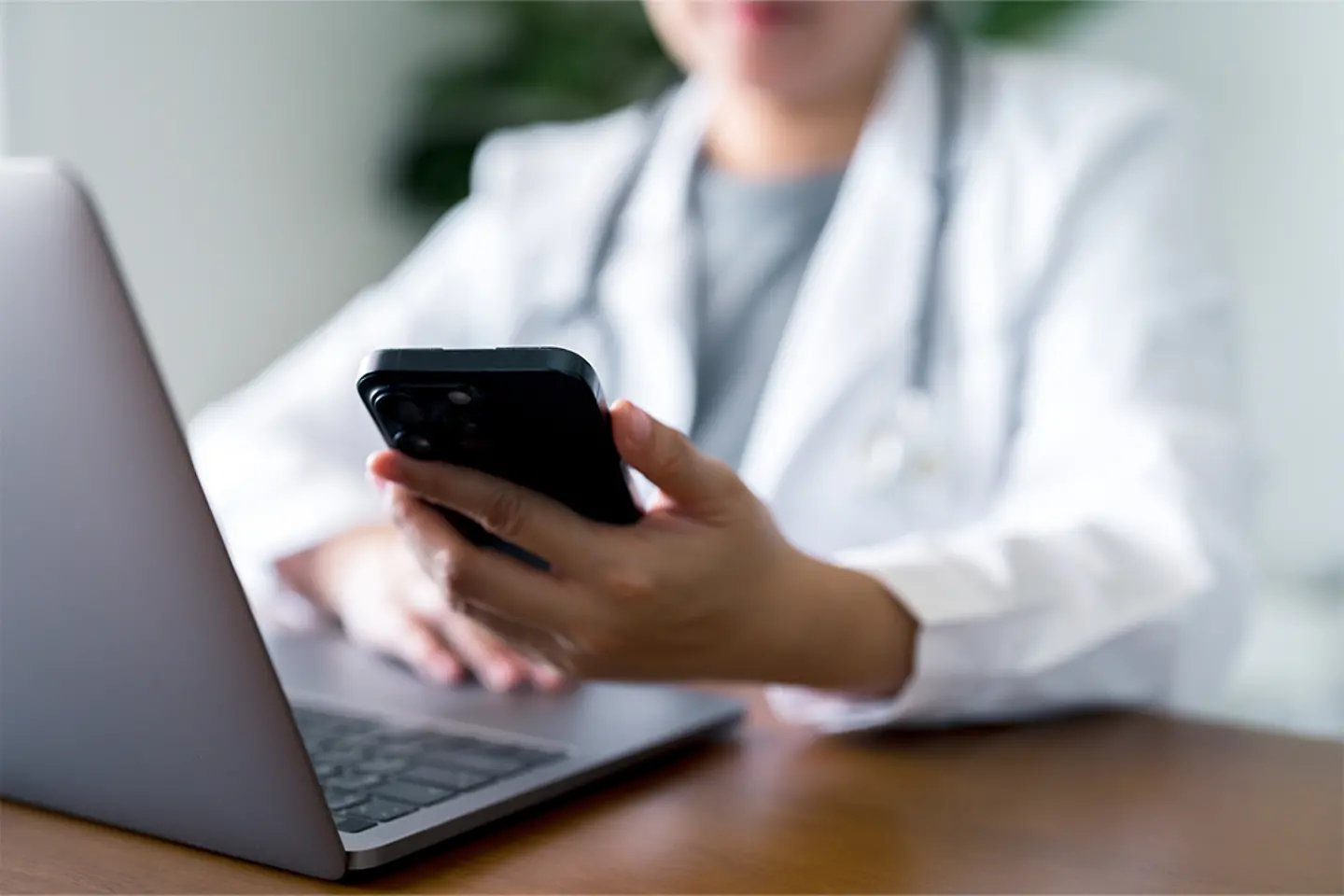 Durch strenge gesetzliche Vorgaben stehen europäische Unternehmen zunehmend unter Druck, den Schutz sensibler Daten während des gesamten Lebenszyklus zu gewährleisten AdobeStock_1242482328