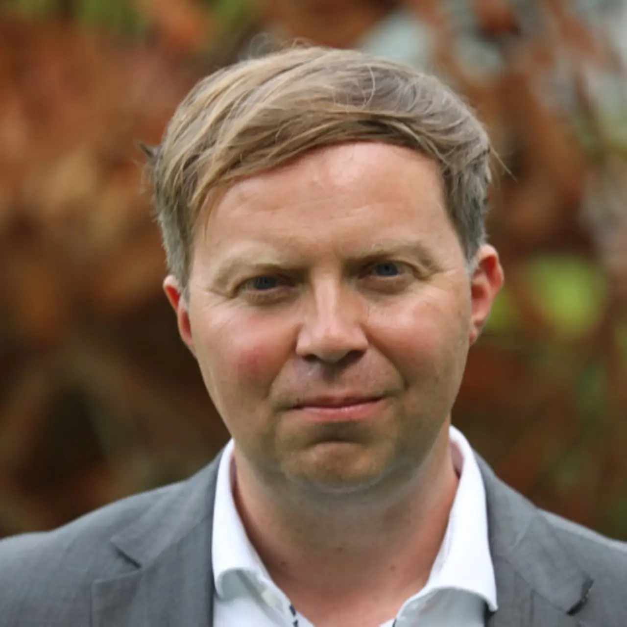 Retrato del Dr. Frank Wisselink, director ejecutivo de productos y proyectos de IA 