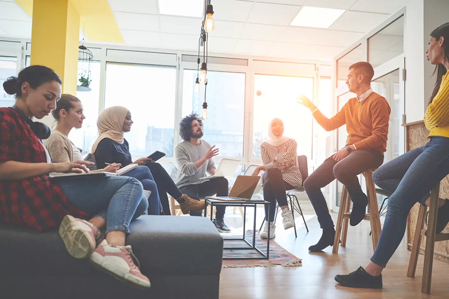 Kollegen nehmen an einem SAP Workshop teil