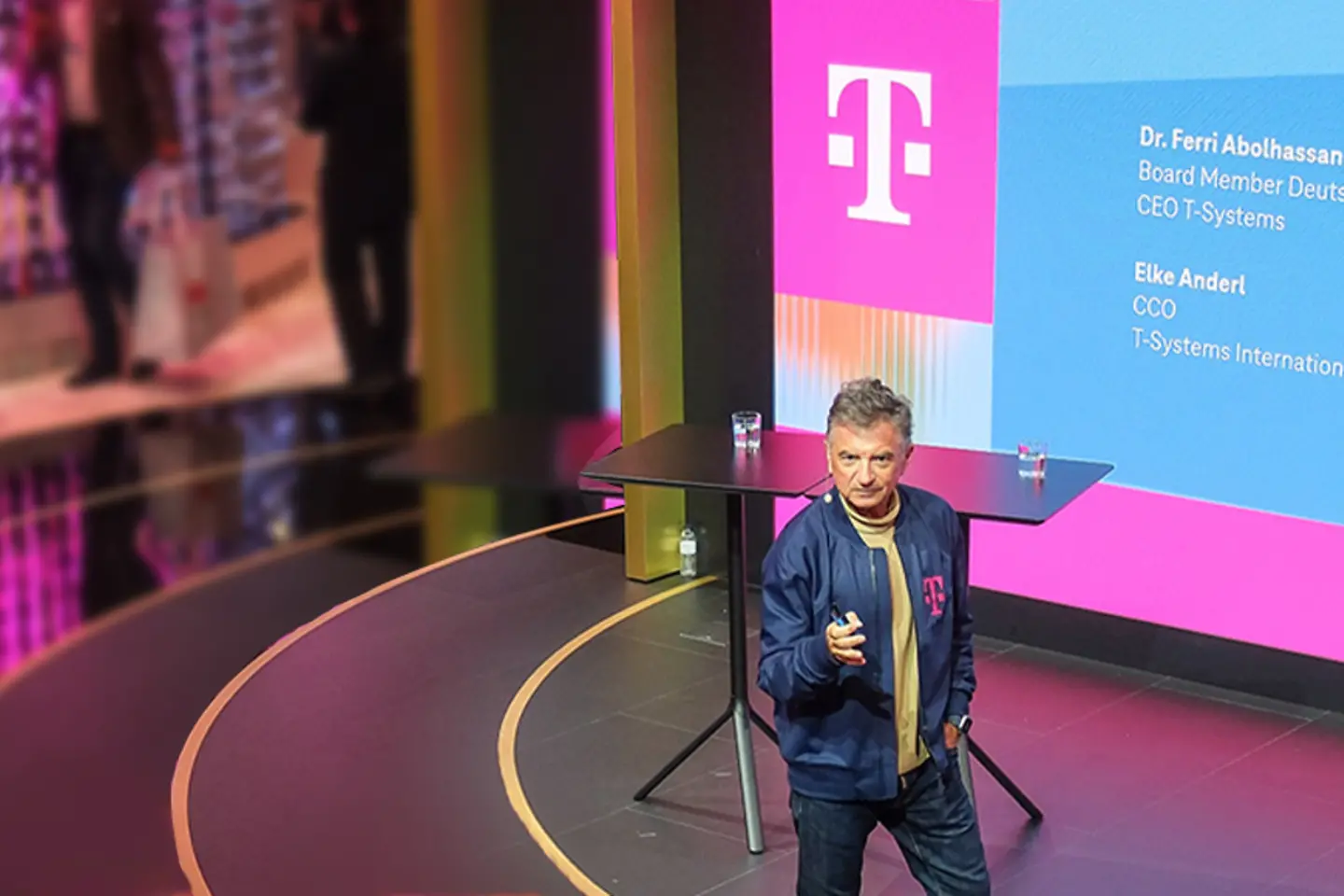 Dr. Ferri Abolhassan während seiner Rede auf dem Mobile World Congress