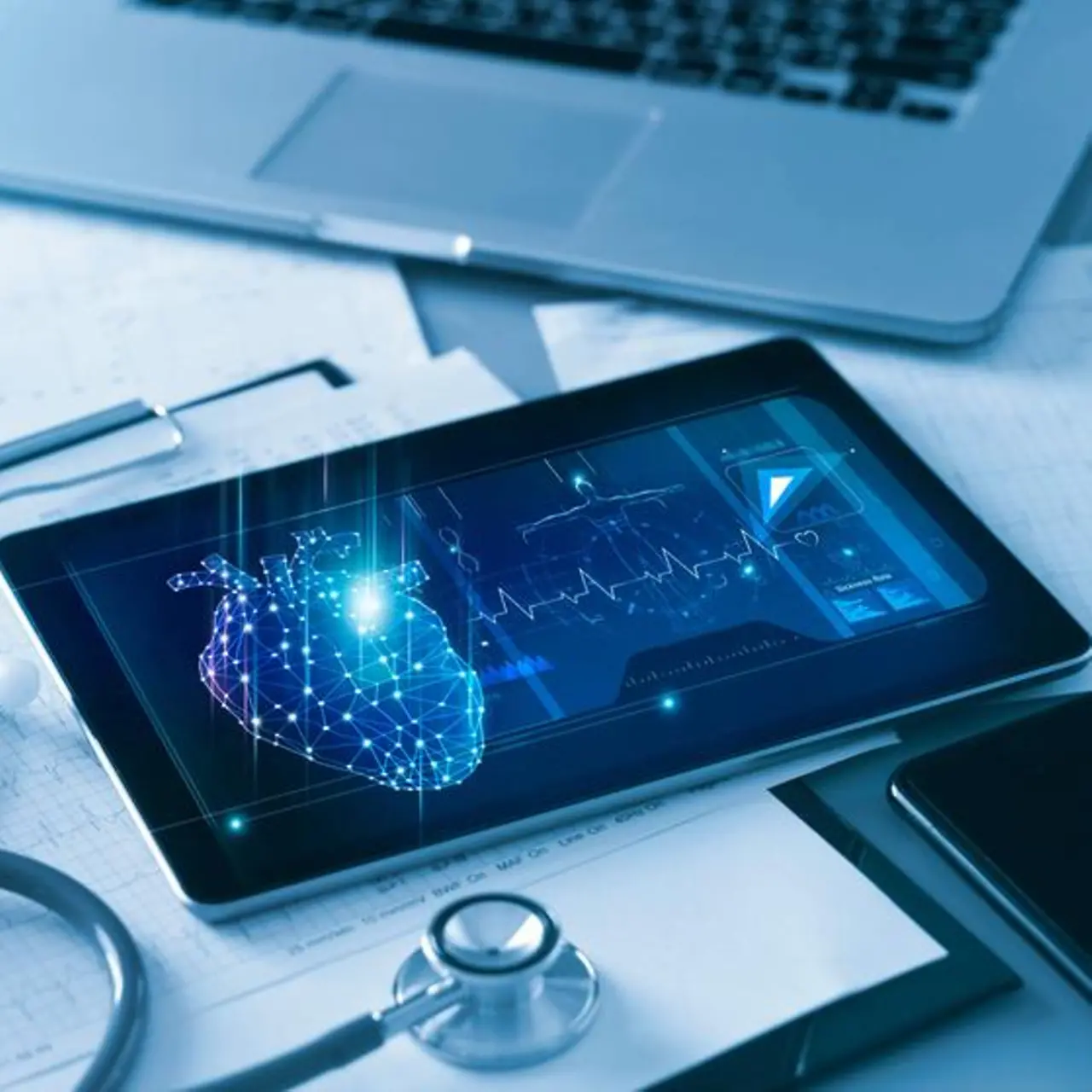 Datos analíticos sobre la atención sanitaria en pantalla y con el estetoscopio, con informe