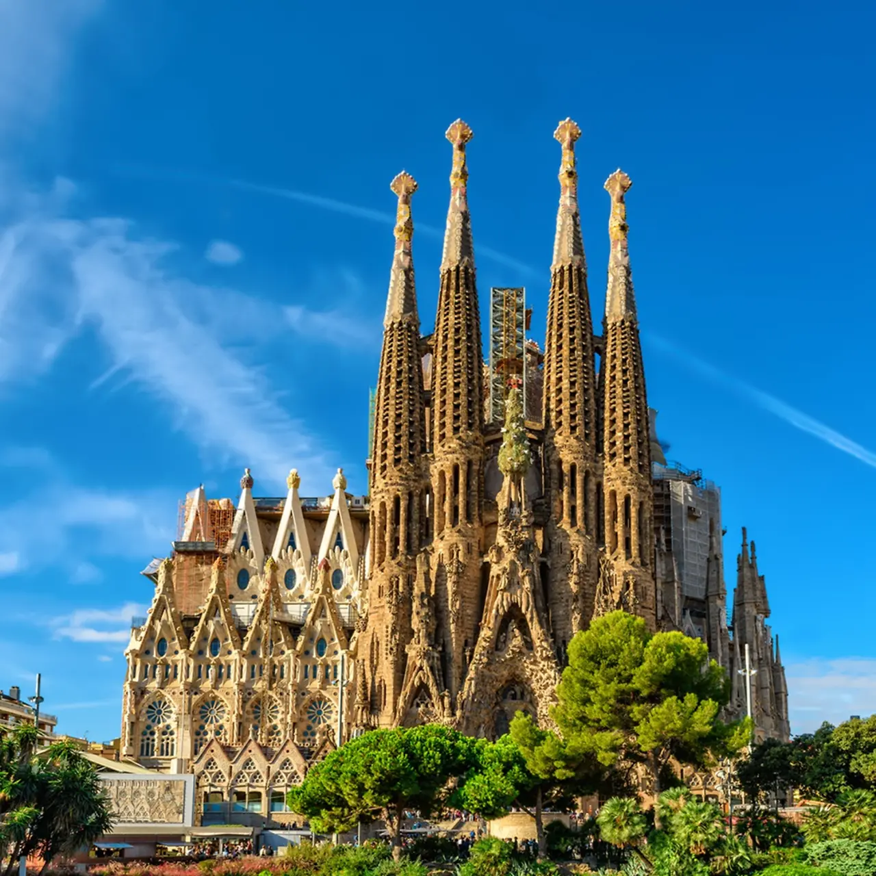 Fachada del Nacimiento de la catedral de la Sagrada Familia en Barcelona