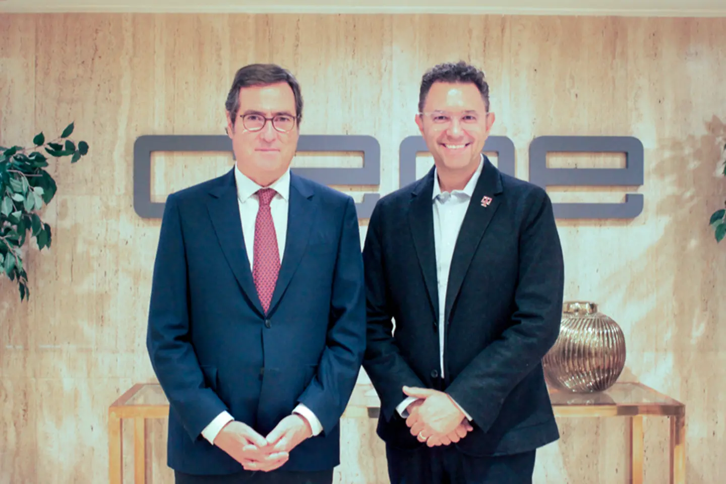 IM-T-Systems-se-incorpora-a-CEOE