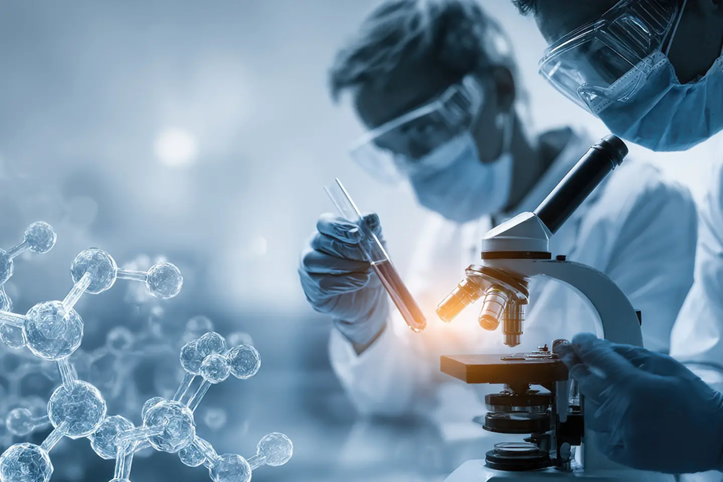 Abstraktes Bild mit einem Mikroskop und einem Wissenschaftler, der ein Reagenzglas in der Hand hält
