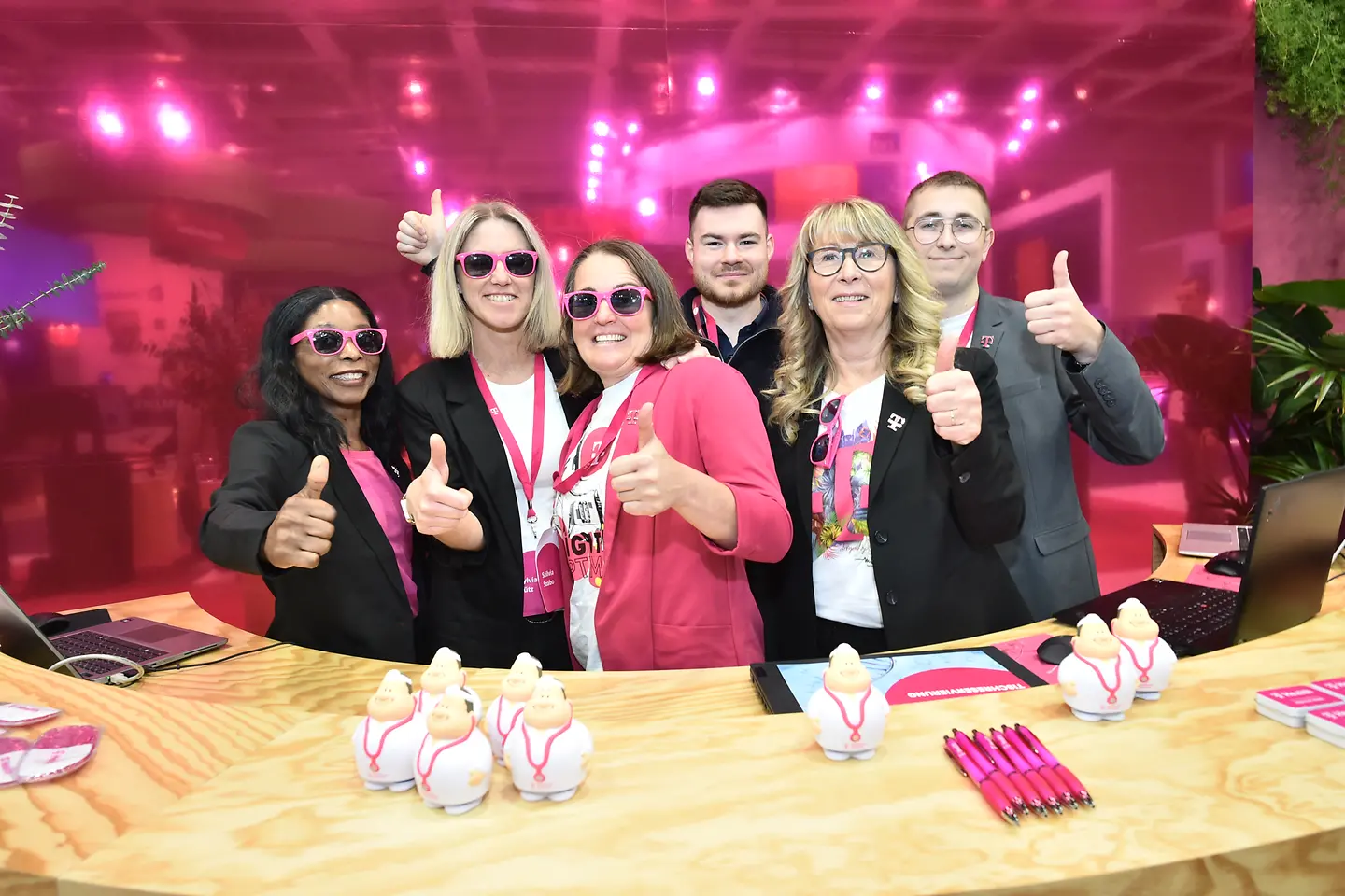 Das Empfangskomitee auf der DMEA 2026 in Berlin