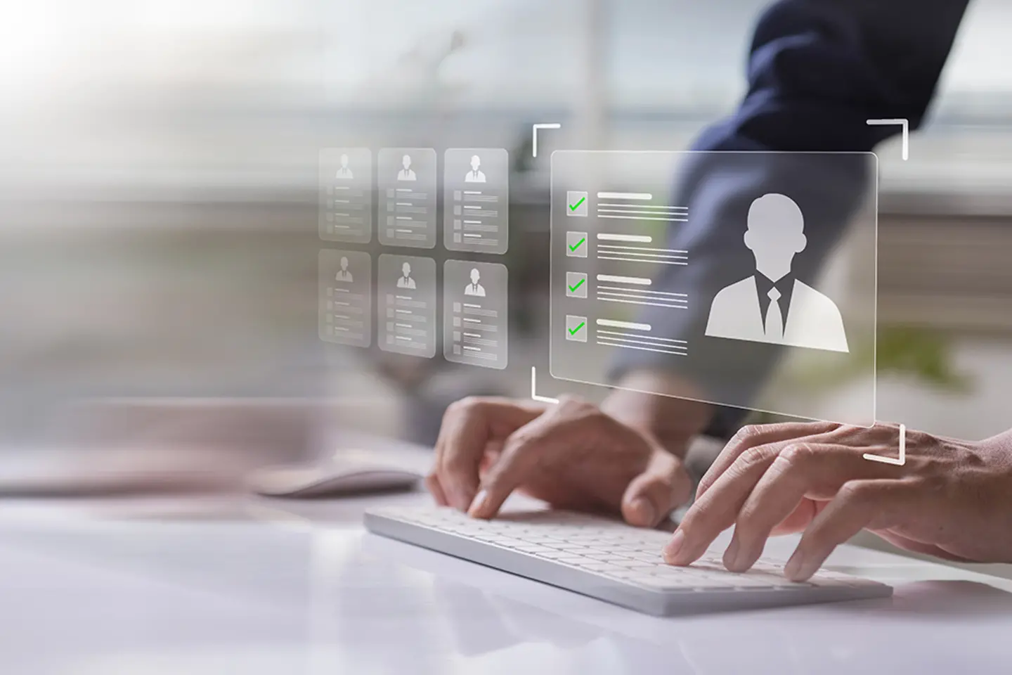 Vista general de la empresa con computadoras, finanzas de la empresa e inversiones