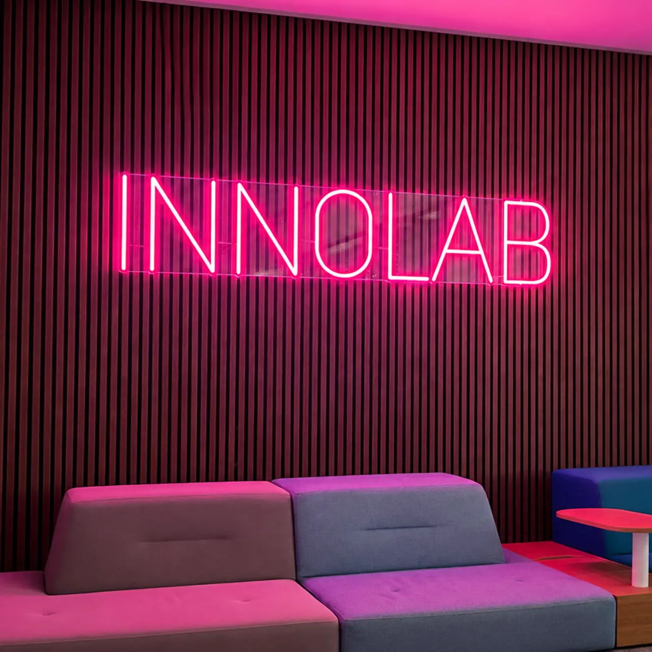 INNOLAB neon Aufschrift