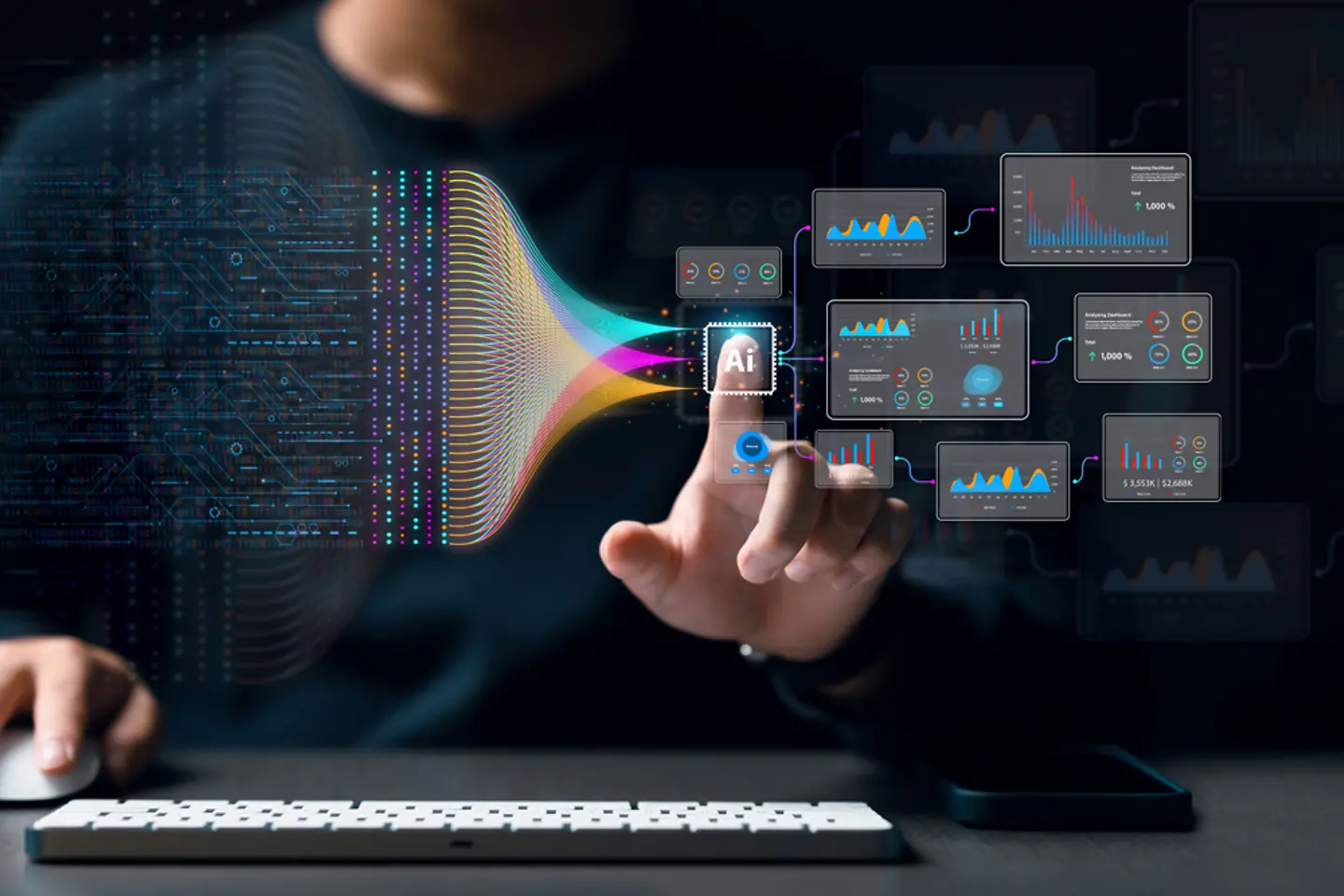 Einen Analyst oder Wissenschaftler nutzt einen PC und ein Dashboard zur Analyse von komplexen Datensätzen
