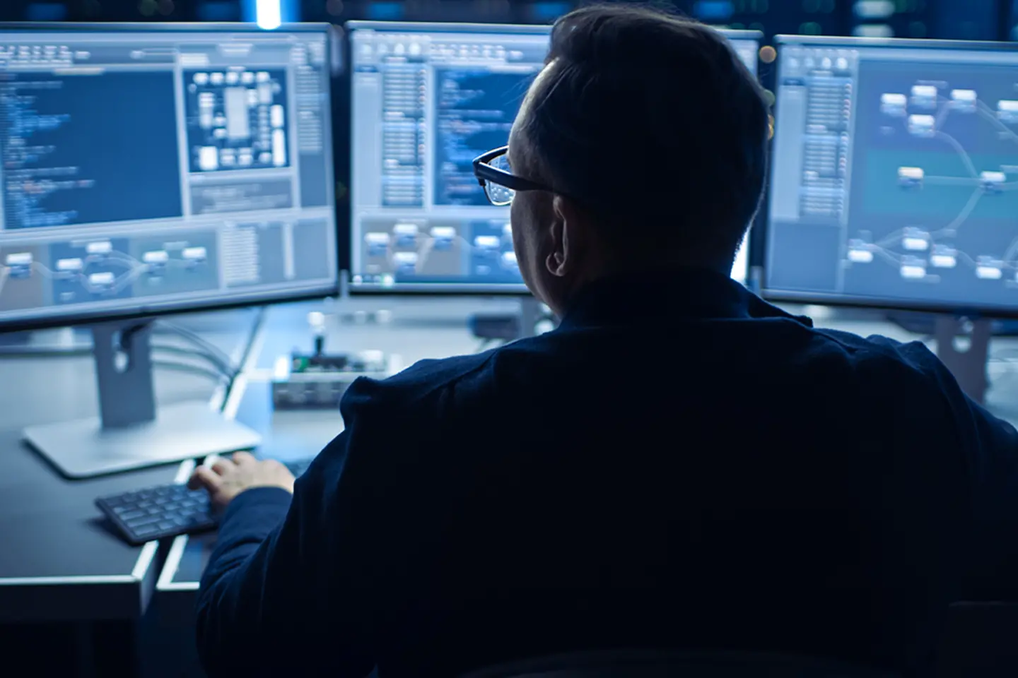 Cloud expert checking data 