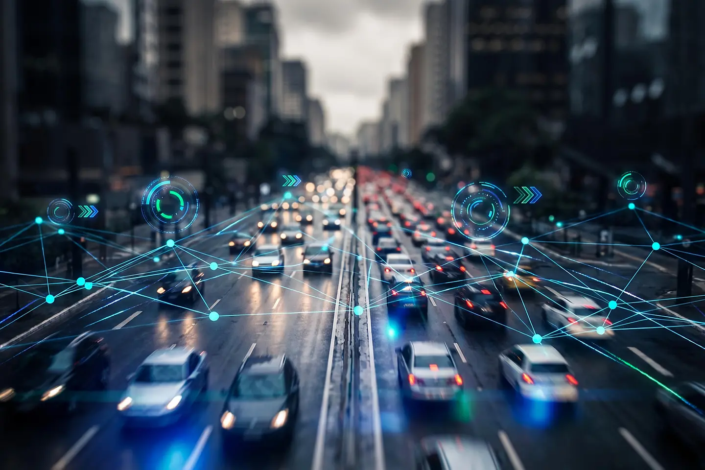 Fotografía de una red de tráfico de una ciudad inteligente que muestra coches autónomos conectados