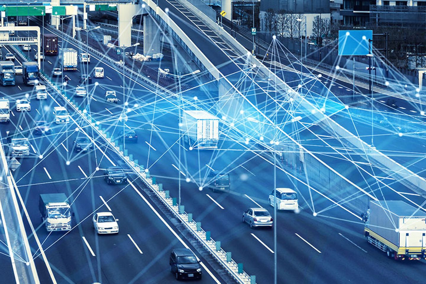 Autos auf mehrspurigen Straßen sind über ein virtuelles Netzwerk verbunden.