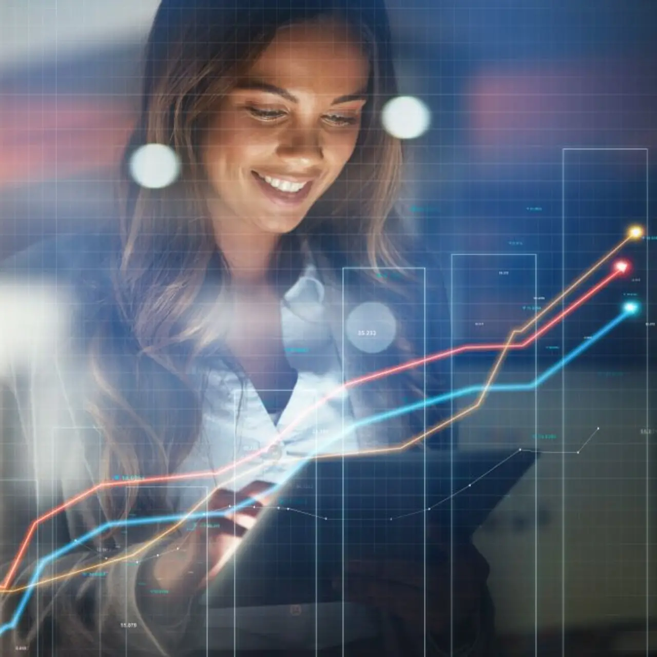  Mitarbeiter, die eine Grafik auf einem Monitor analysieren