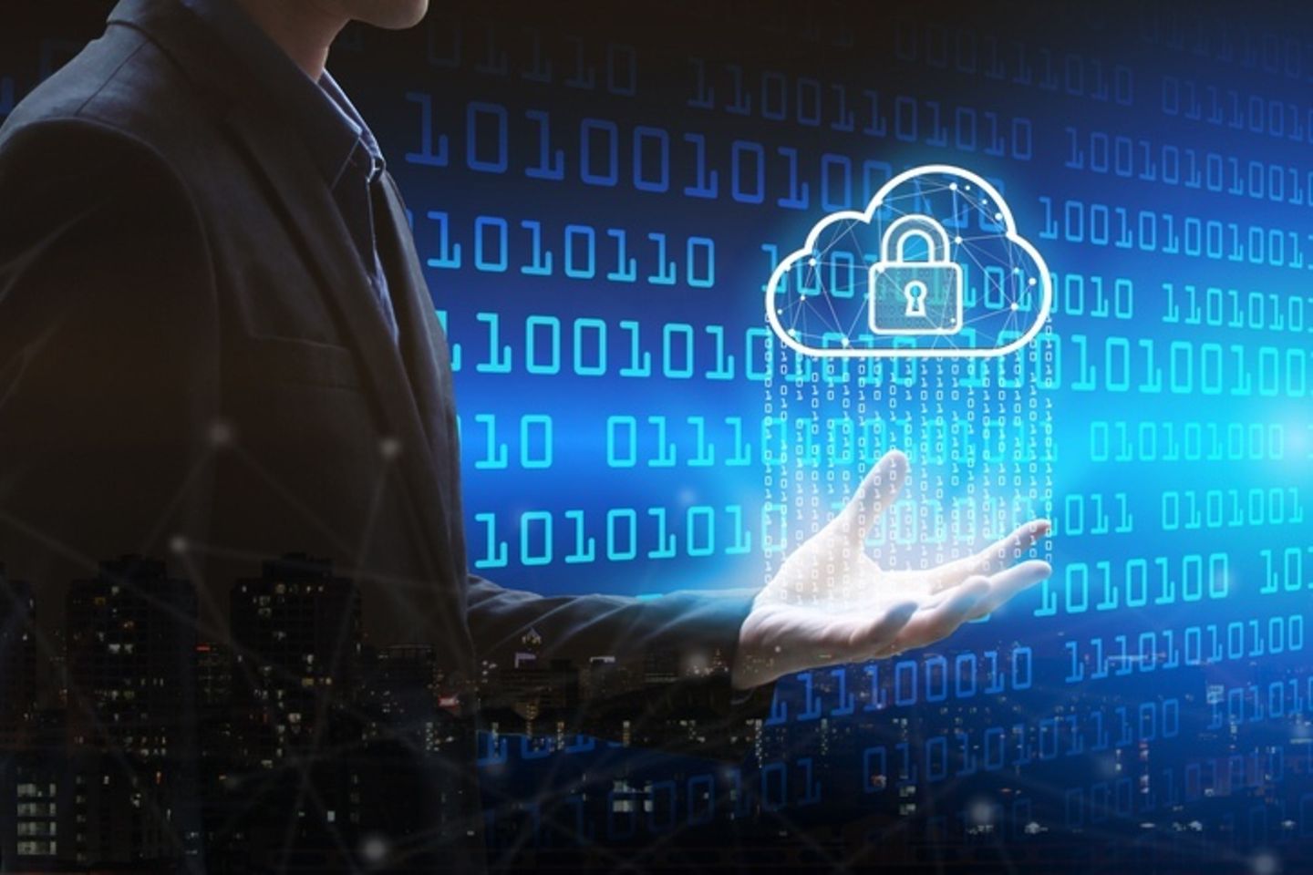  Representación gráfica de una cloud con un candado de seguridad sobre la mano de un hombre