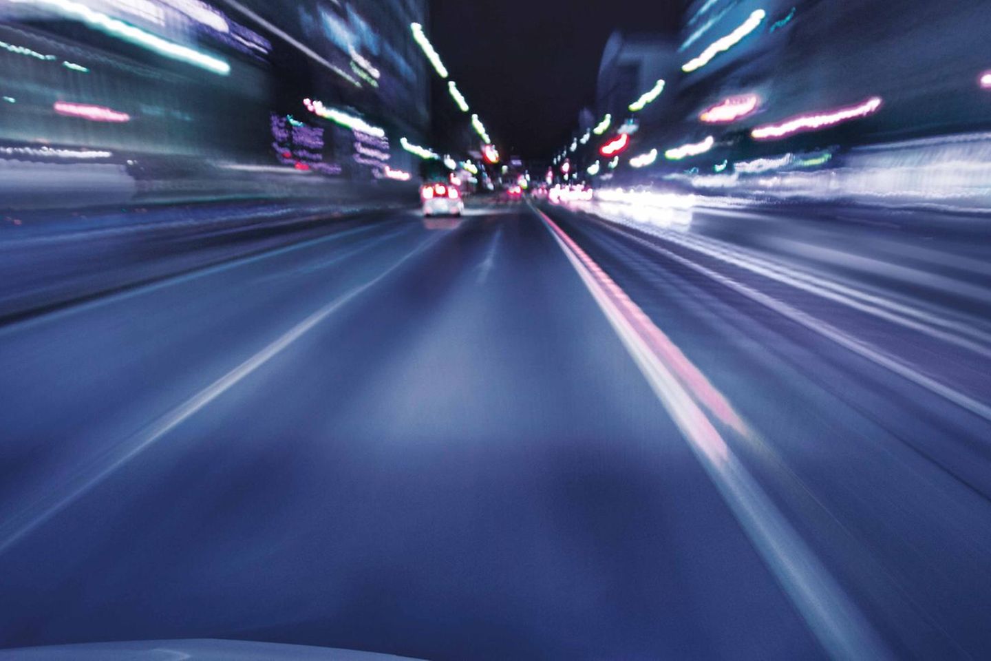 Imagem de movimento rápido do tráfego urbano, imagem de carro.