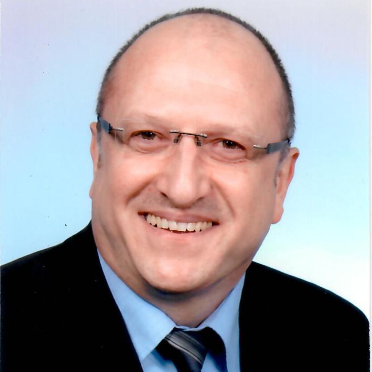 Dr. Thomas Hirsch – Senior Sales Expert