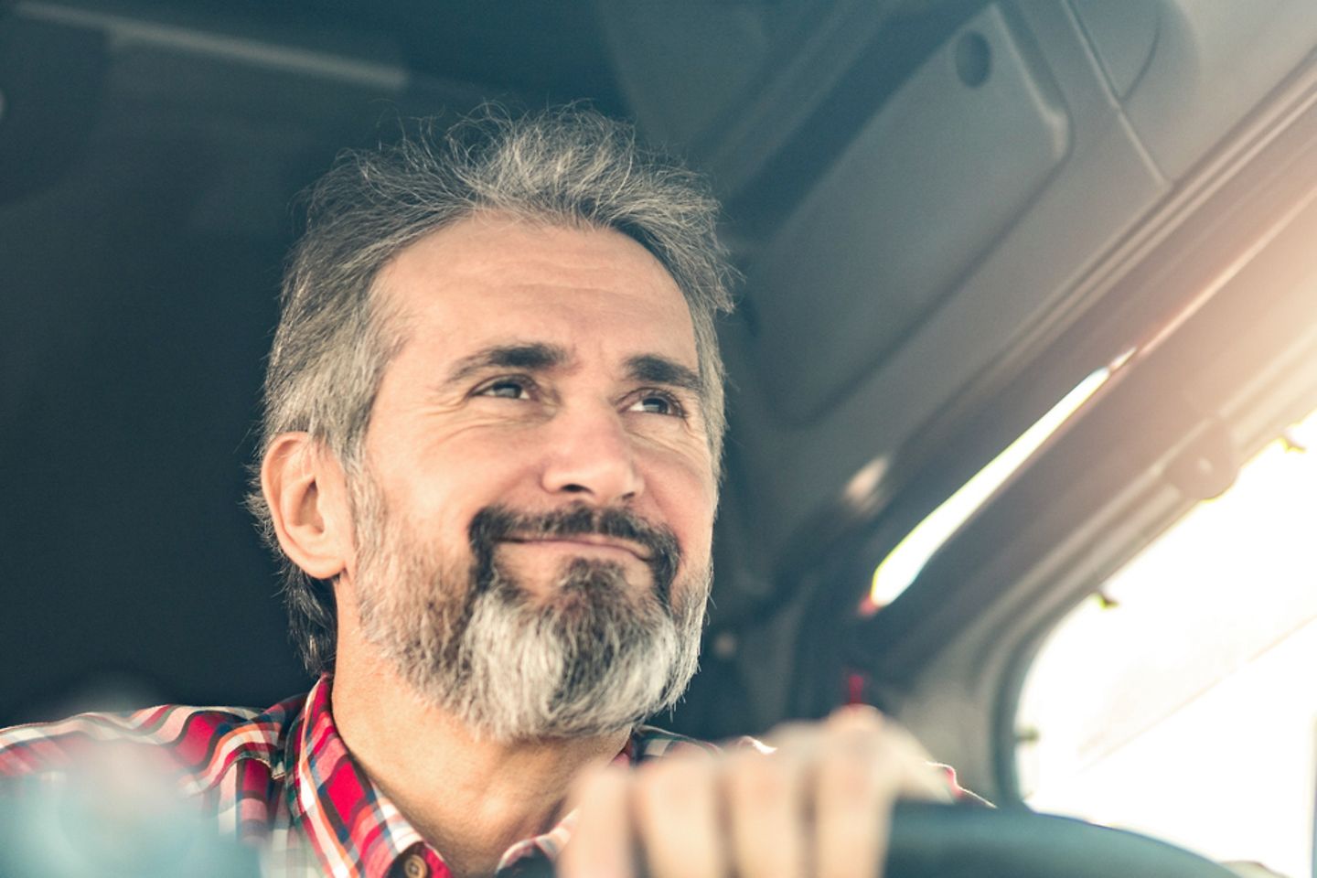 Camionero sonriendo