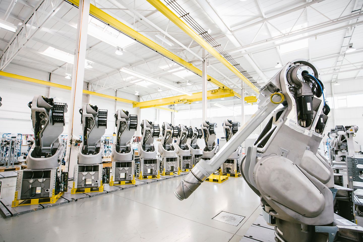  Production robots in line