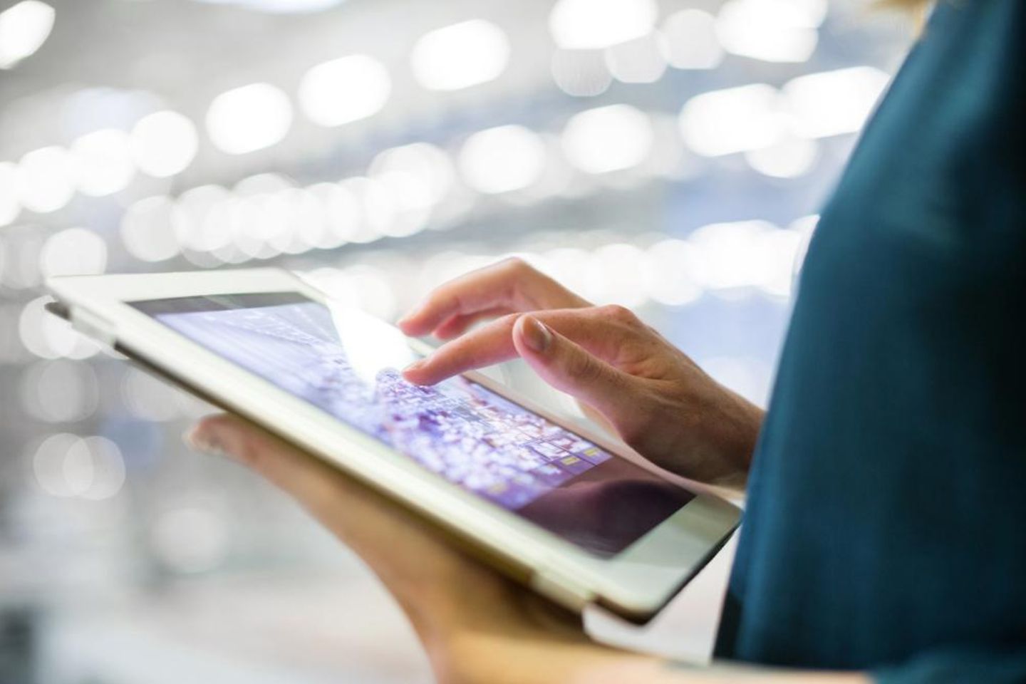 Mujer con tablet