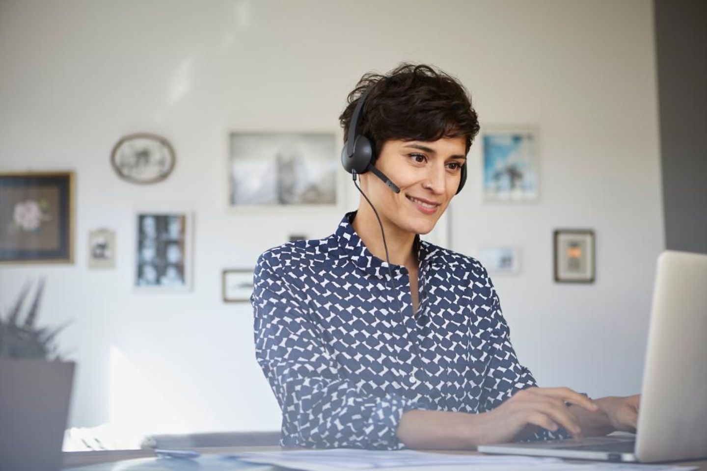 Mujer con auriculares