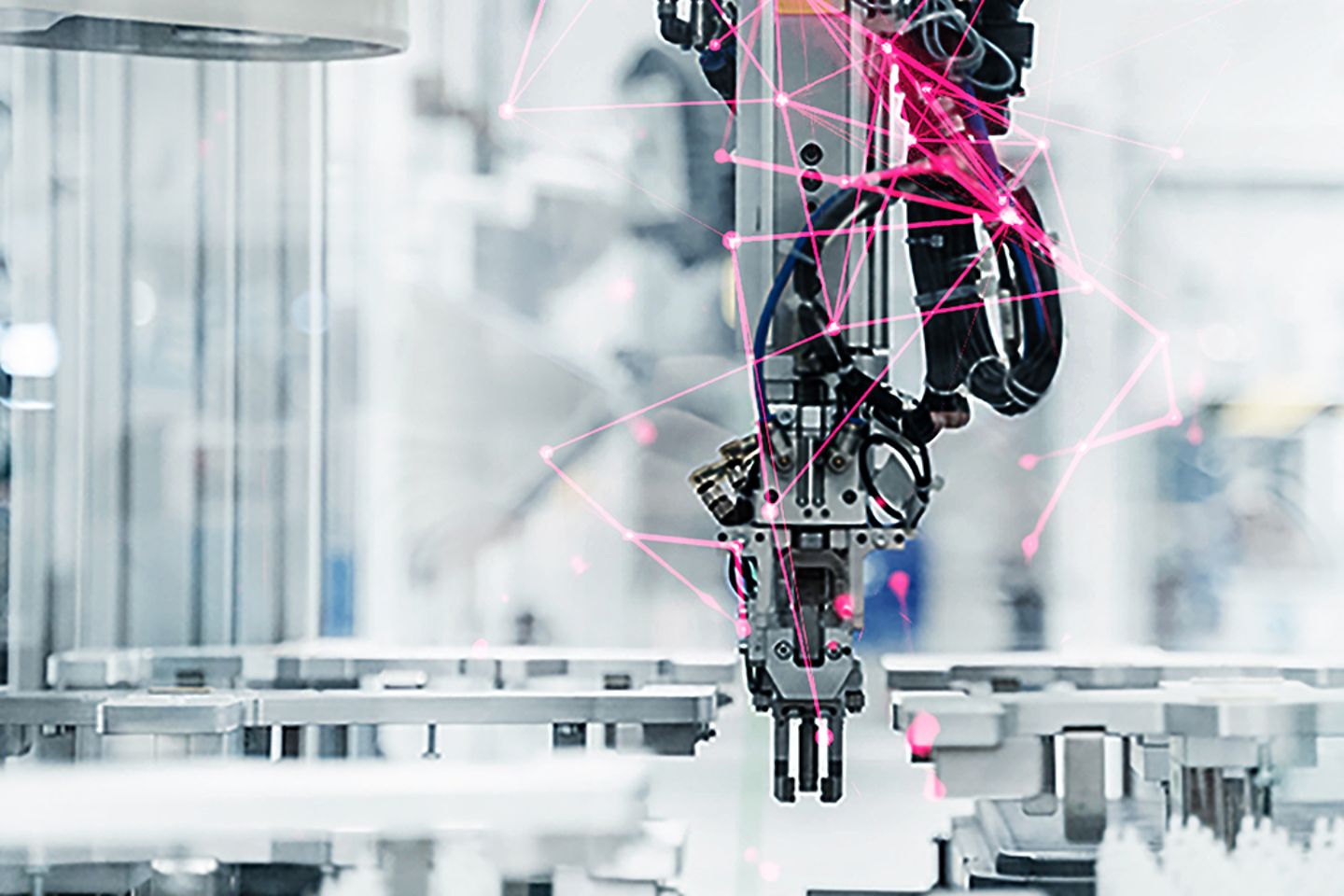 Brazo de un robot de montaje en una fábrica moderna