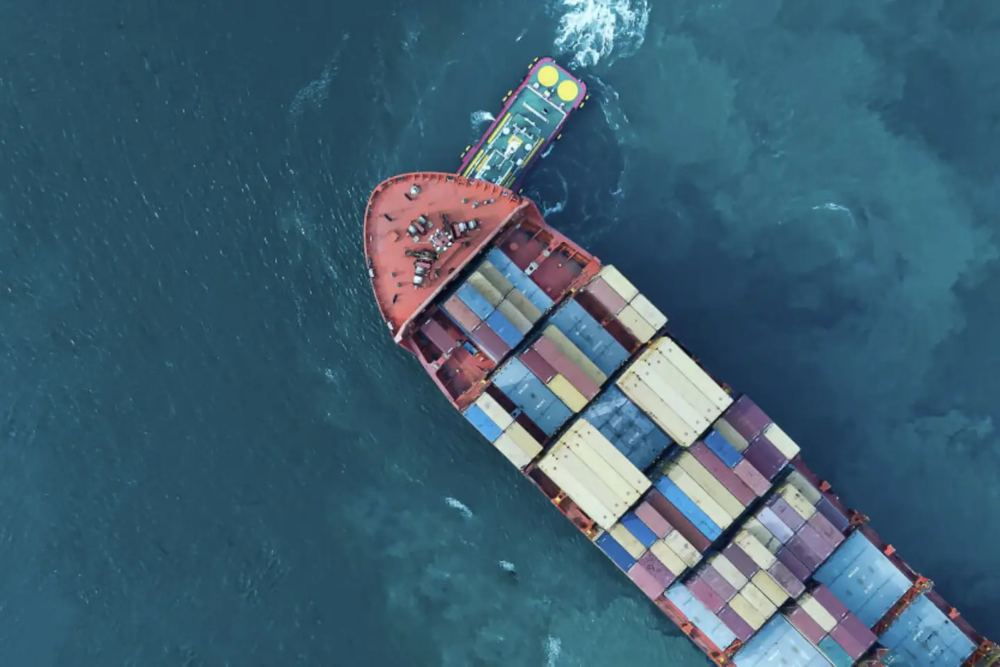 Cargo-Schiff auf dem Meer