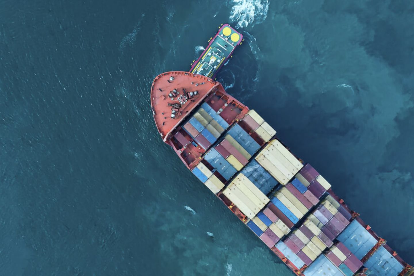 Cargo-Schiff auf dem Meer