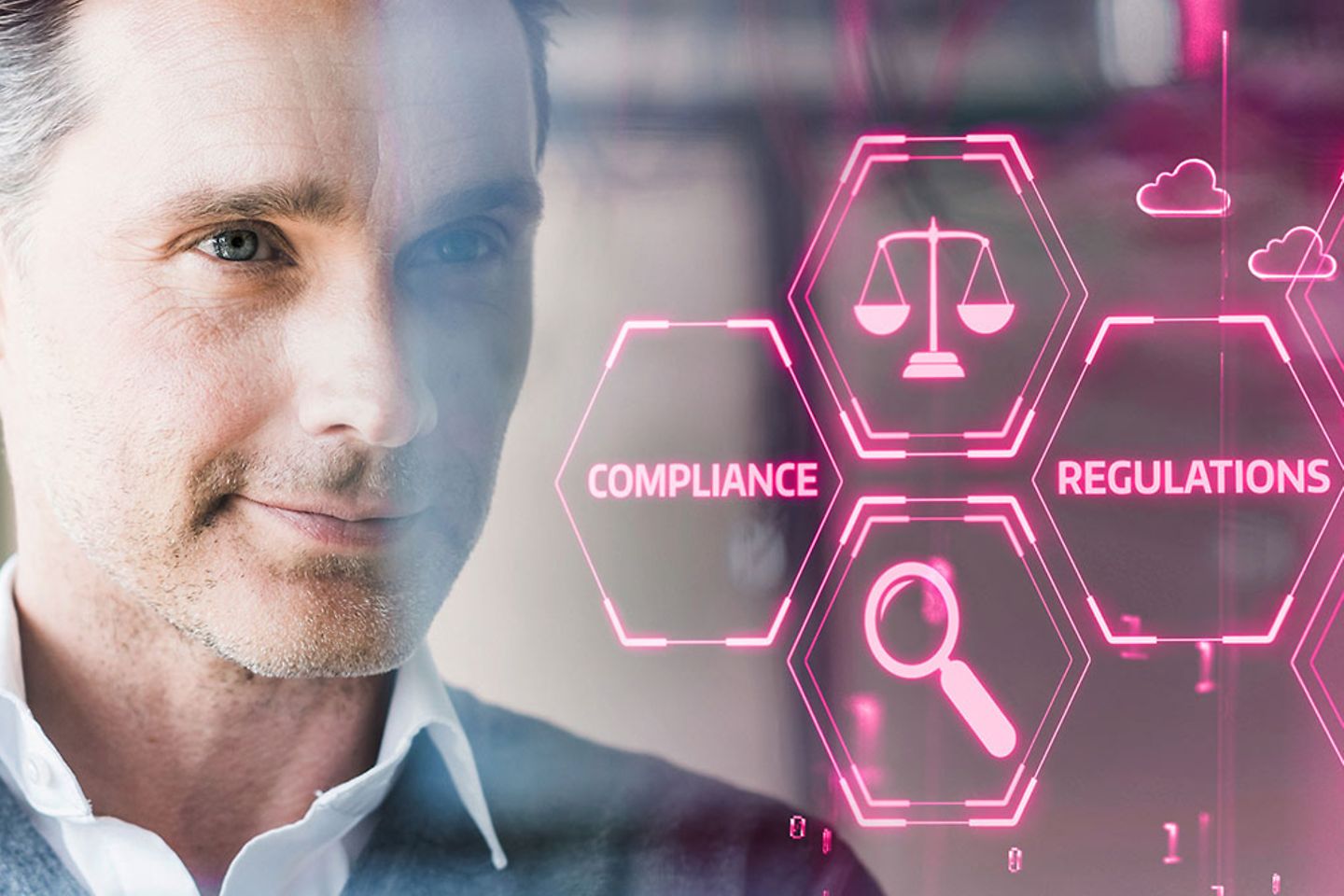 Geschäftsmann schaut auf eine transparente Projektionsfläche mit Symbolen im Büro