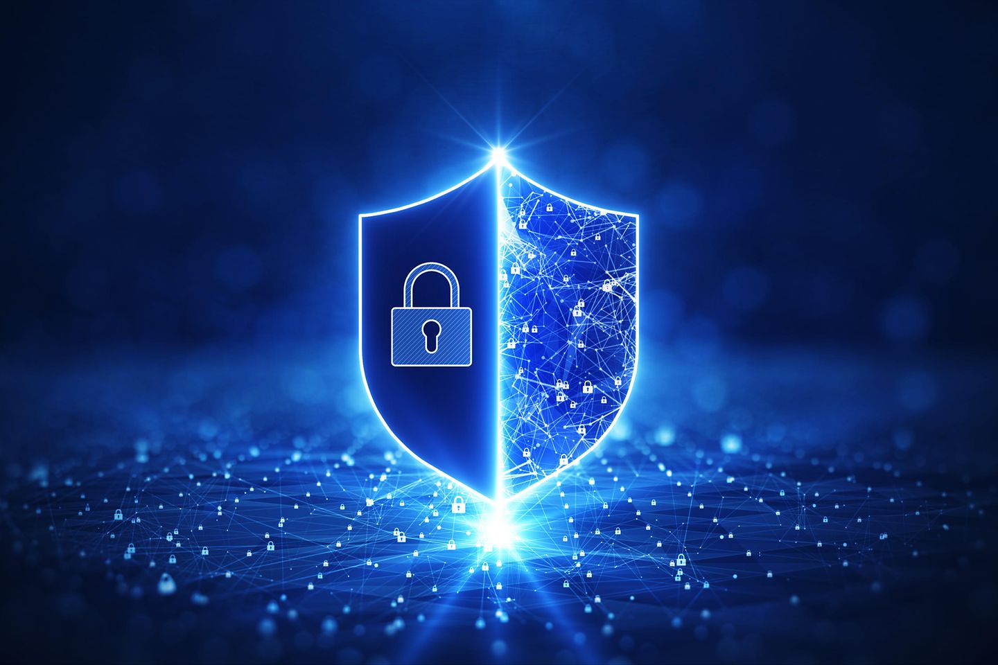 Blaues, leuchtendes Schild als Symbol für Cyber Security