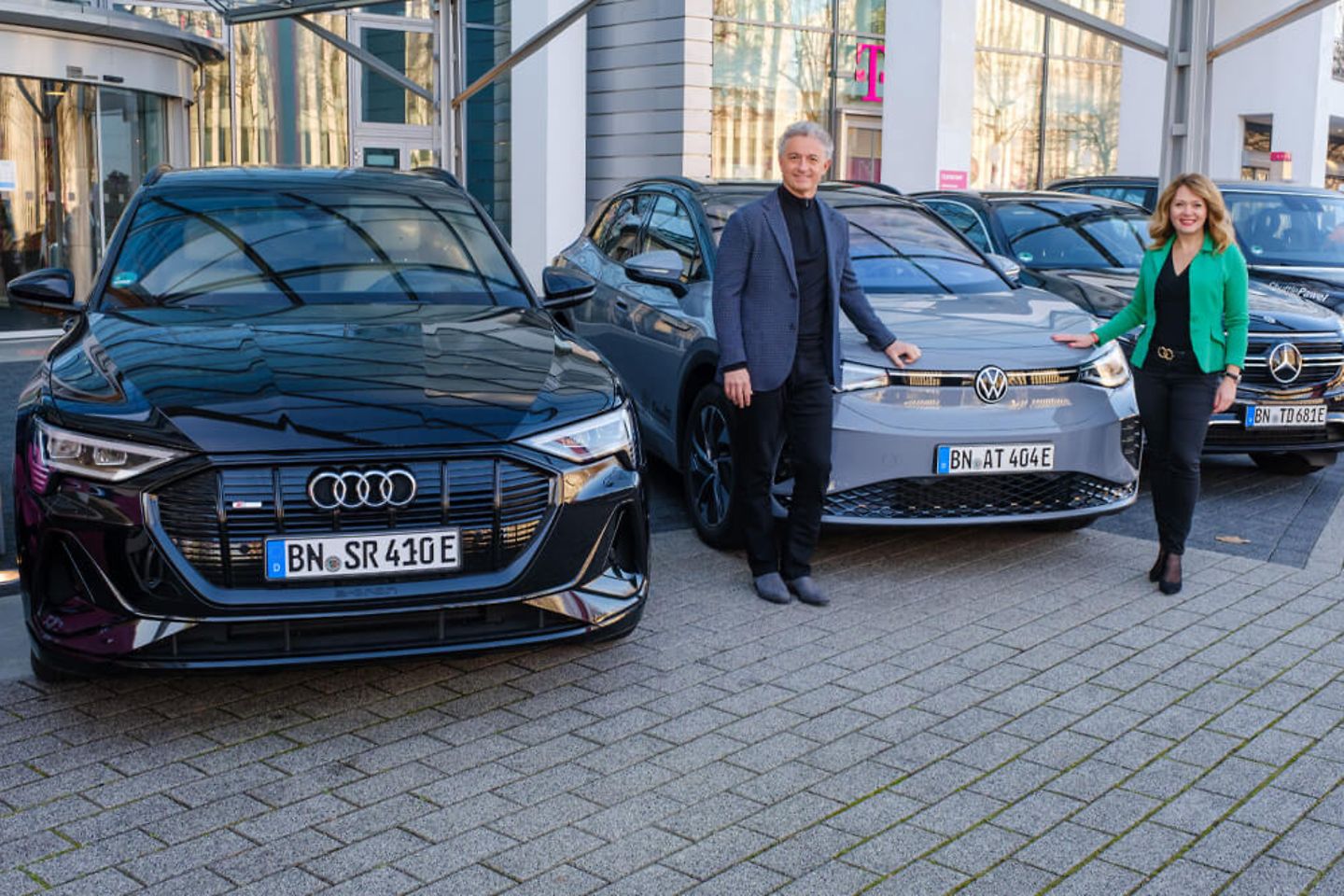 CEO Adel Al-Saleh in front of the T-Systems vehicle fleet