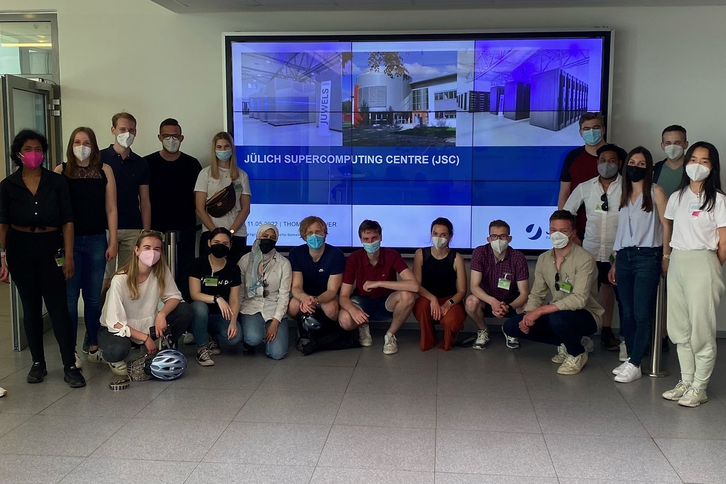 Gruppenfoto im Forschungszentrum Jülich