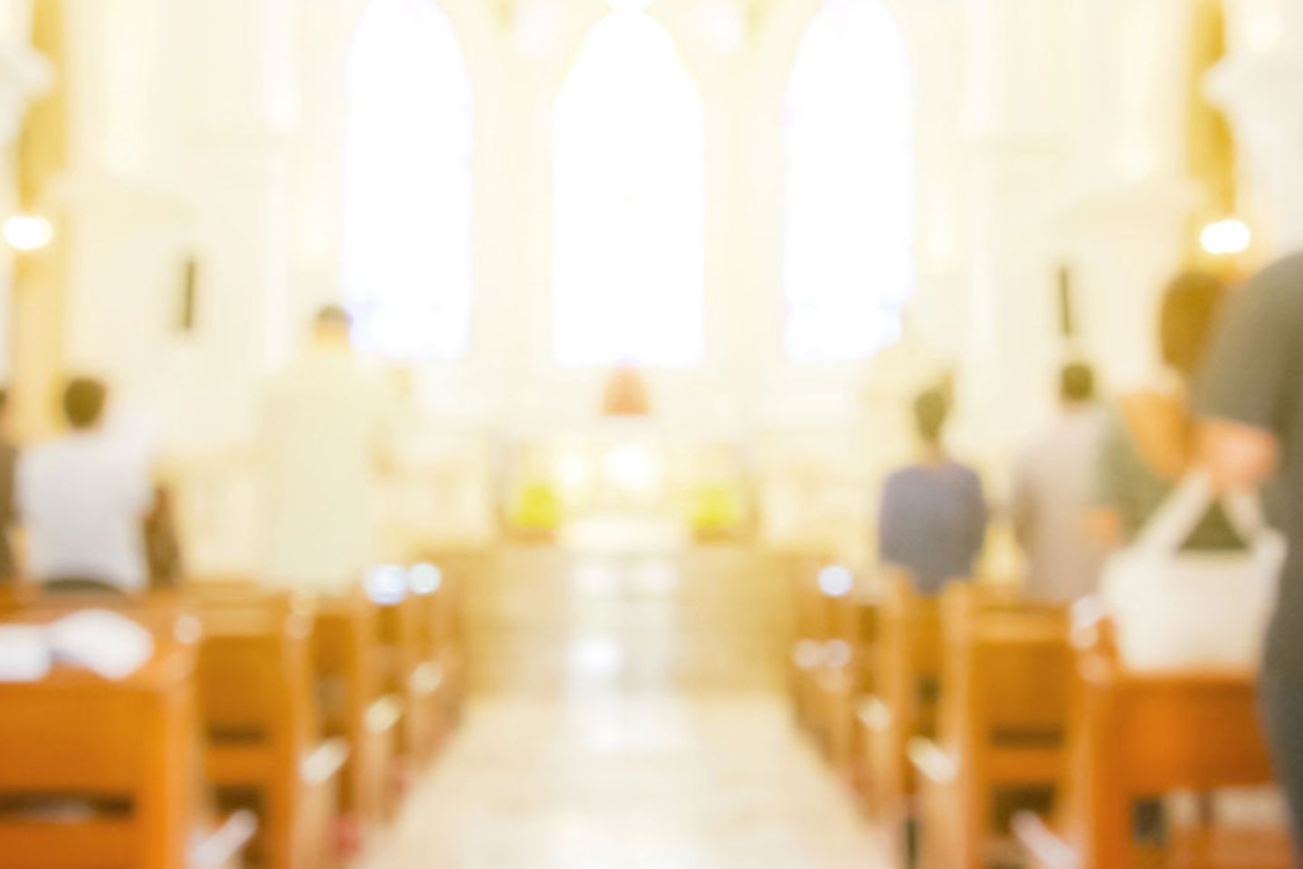 Verschwommenes Bild von einer christlichen Messe