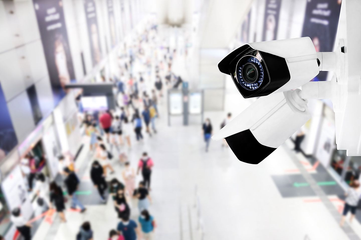 Video surveillance of public transportation platform