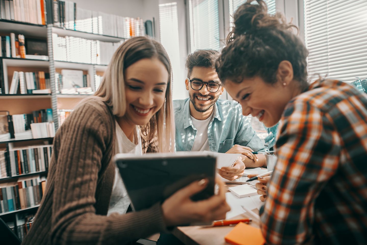 T-Systems, Fundación Esplai y Techma Business School se unen para formar a jóvenes desempleados en competencias TIC