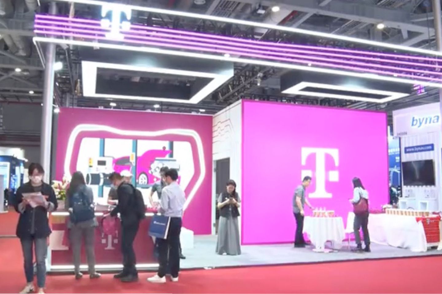 德电（中国）T-Systems亮相上海国际汽车工业展