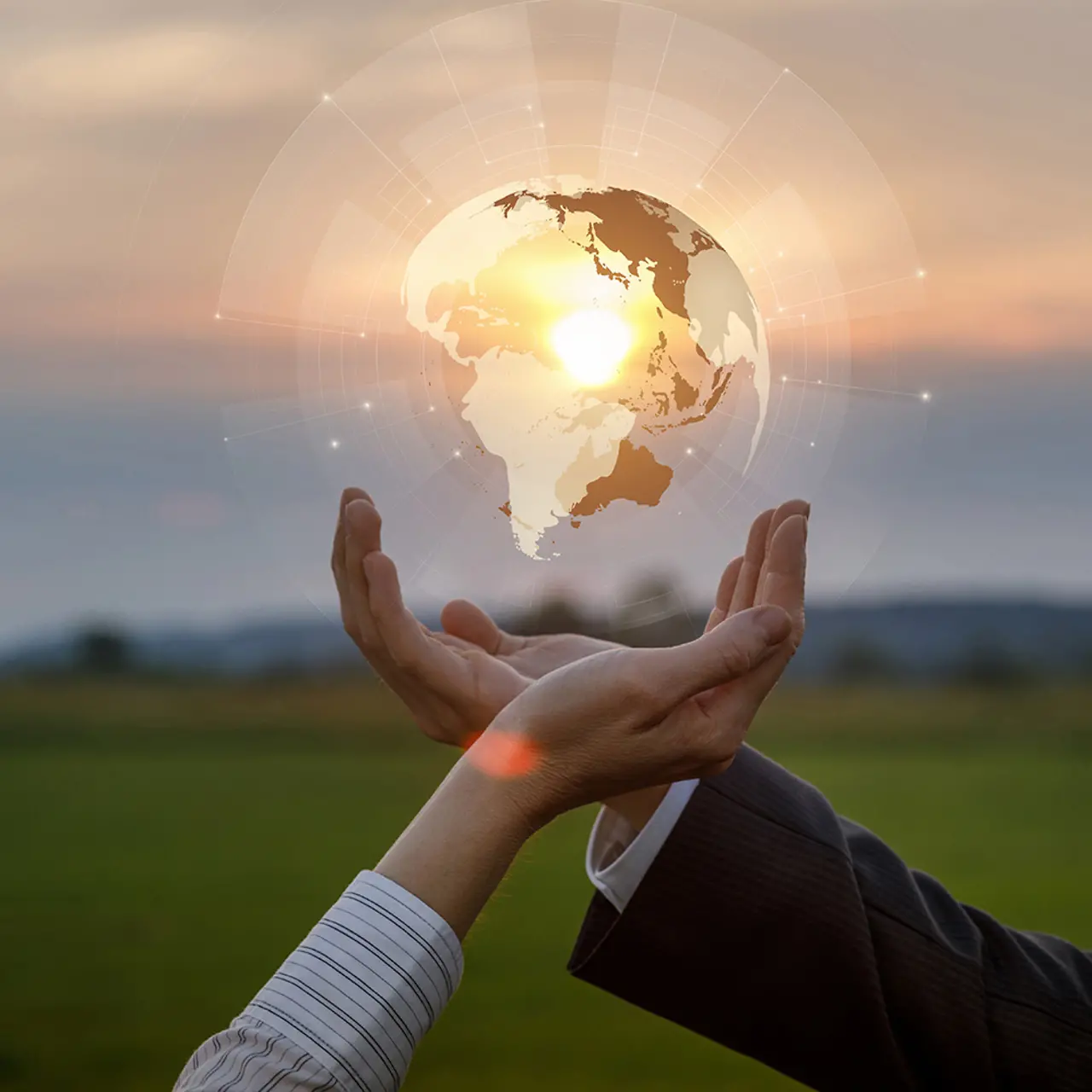 Zakenmannen houden een gloeiende wereldbol vast die staat voor wereldvrede