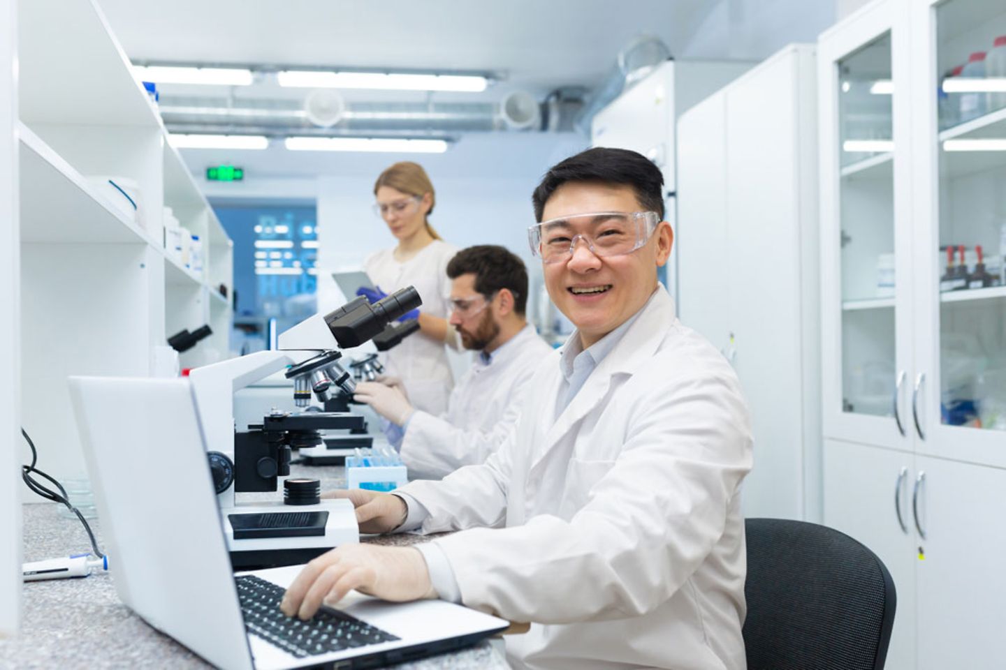 Researcher utilising AI technology to assist biotech research