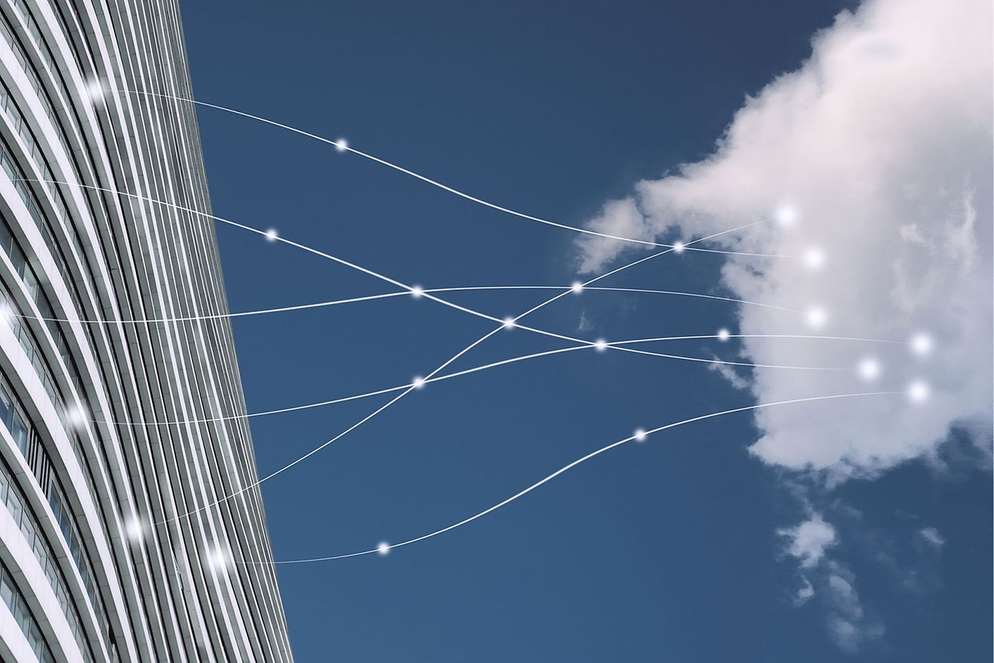 Modern kantoorgebouw verbonden met cloud