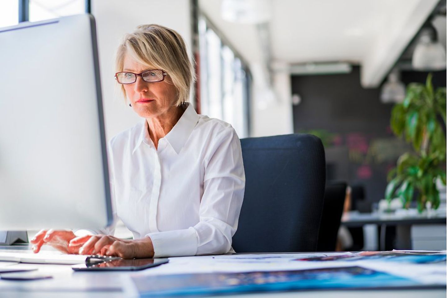 Frau am Laptop