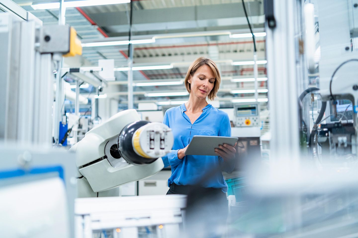 Factory worker using 3D technology