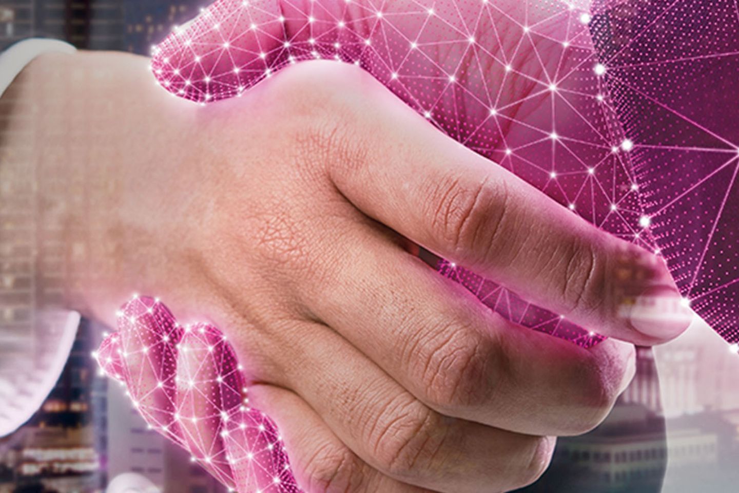Une main d’homme serre une main virtuelle couleur magenta