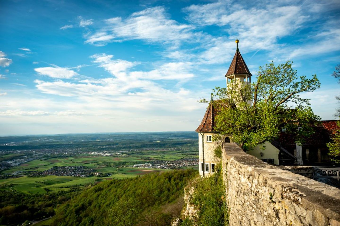 Schloss Teck in Kirchheim/Teck: Stadt nutzt den BundesMessenger aus der Open Telekom Cloud