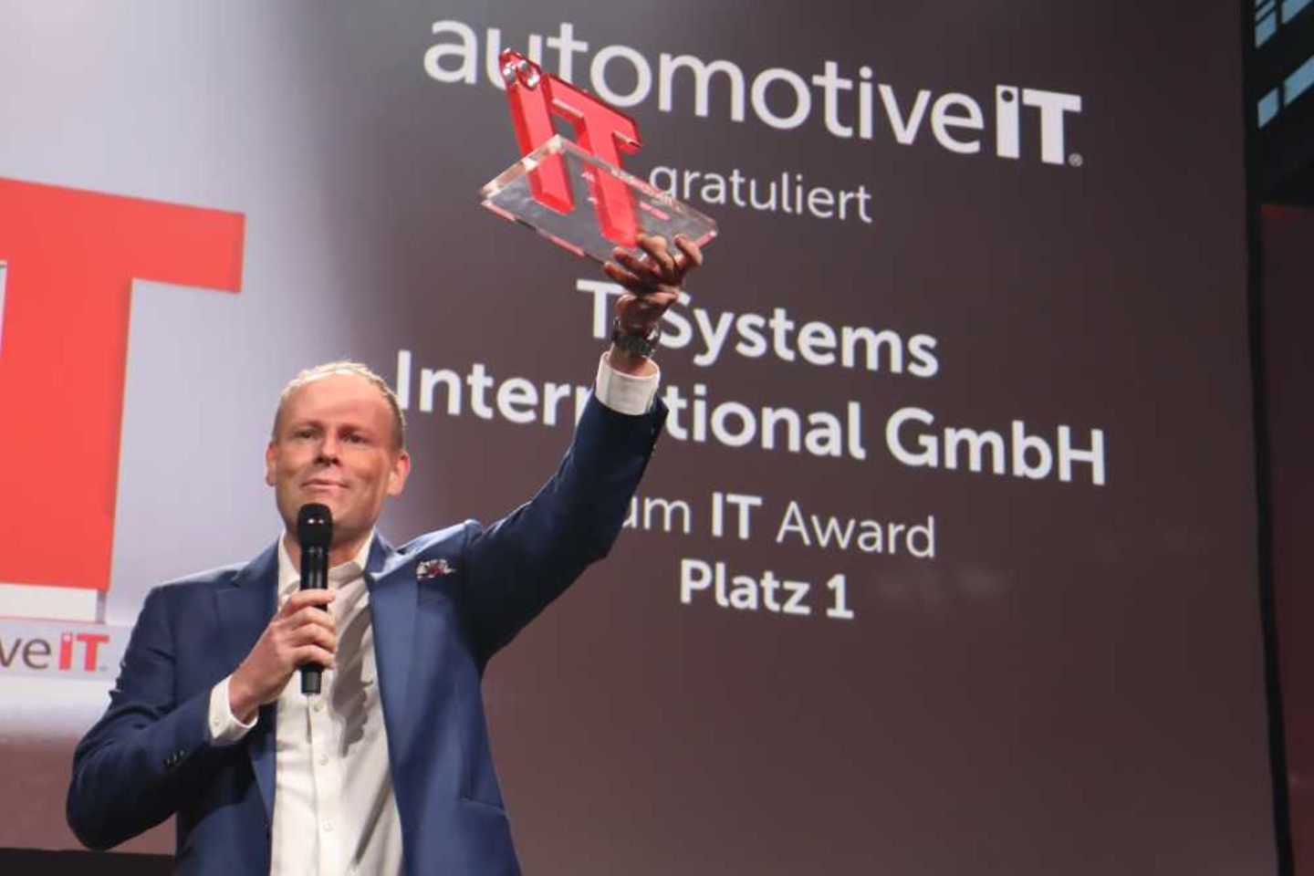 Christian Hort nimmt den IT Award entgegen